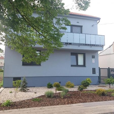 Apartmany Relax Ladná Exterior foto